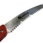 Detalle de la hoja de 21 cm del serrucho Kamikaze C-210H